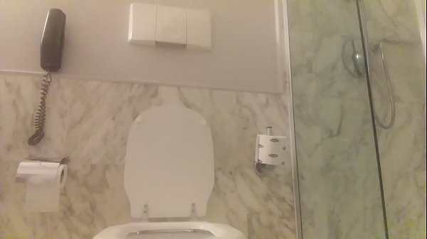 באמבטיה עם ג'ינג'י.